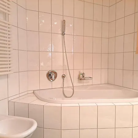 By Quokka 360 - Charming With Private Patio Apartment Laax