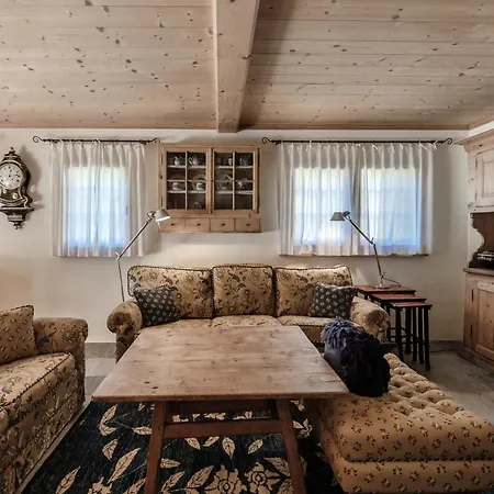 By Quokka 360 - Charming With Private Patio Apartment Laax